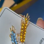 Beaut&Berry Trendy Ear of Wheat Brooches for Women Rhinestone Blue and Yellow Plant Pins 5-Color Unisex Casual Accessories Gifts photo review